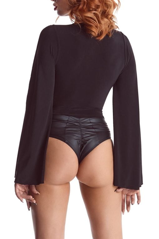 Elegant body with long sleeves. On the front a spectacular cleavage. Beautifully emphasized buttocks on the back.