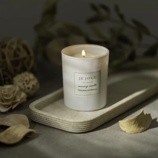 <p>Discover the art of relaxation with the Je Joue Luxury Body Massage Candle in the captivating Ylang Ylang Mandarin fragrance. Expertly crafted