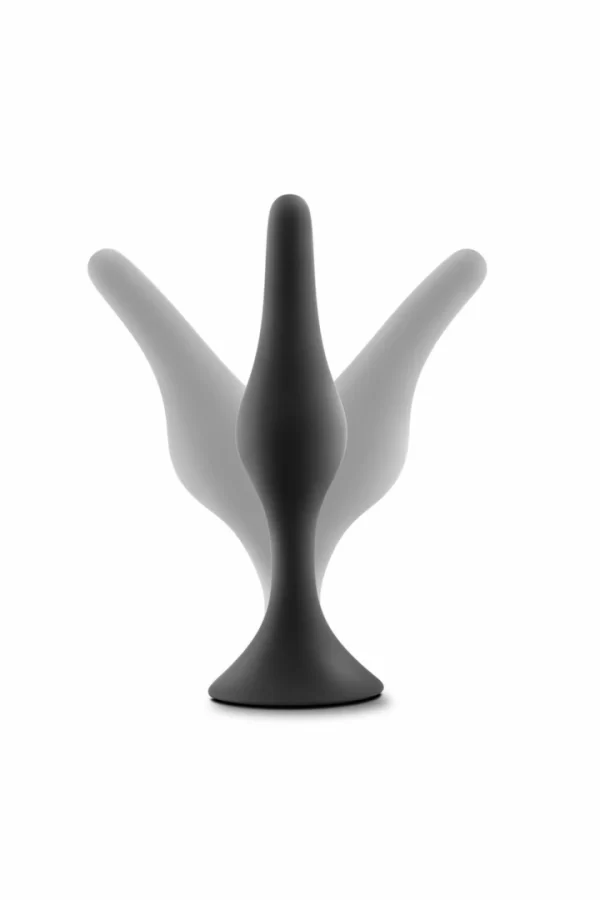 <b>Blush Luxe Beginner Plug Kit Black â€“ 3-Piece Silicone Training Set</b><br><br>Discover a thoughtfully designed set for those looking to explore or gradually expand their collection of intimate accessories. The Blush Luxe Beginner Plug Kit in classic black features three ergonomically crafted models