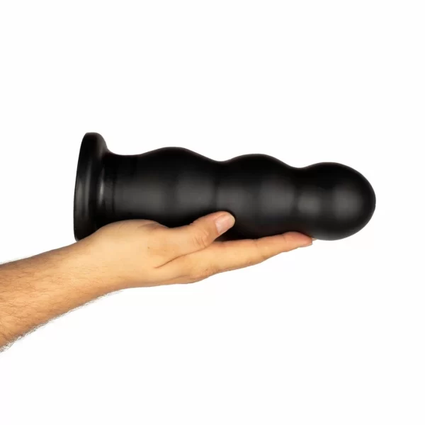 <strong>BUTTR Tactical III Large Ribbed Intimate Plug with Flat Suction Base Black</strong><br/><br/>Experience a new level of advanced design with the BUTTR Tactical III Large Ribbed Intimate Plug. Crafted for those who appreciate high-quality construction and ergonomic engineering