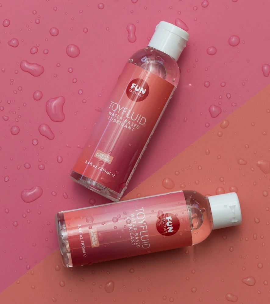 Fun Factory Toyfluid 100 ml - Żel nawilżający wodny do akcesoriow - Boutique Anelma <p><strong>Fun Factory Toyfluid Water-Based Lubricant 100ml</strong> is your ideal companion for maintaining optimal glide and comfort during intimate moments. Specially formulated for compatibility with silicone accessories