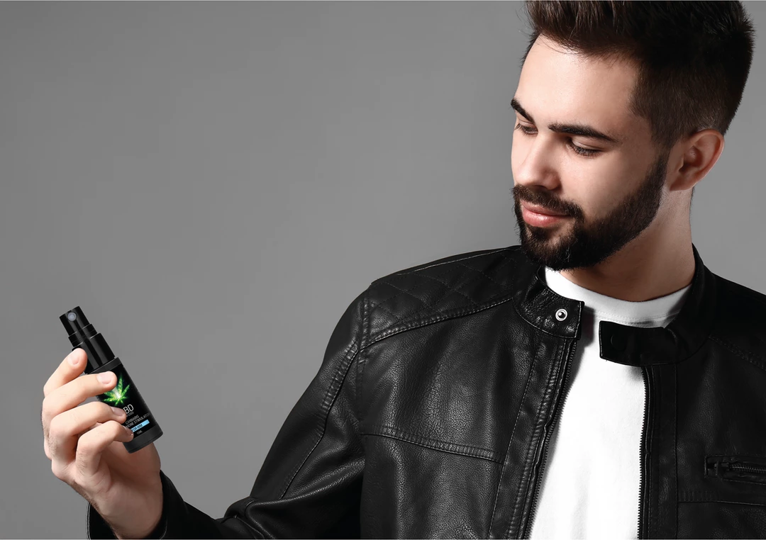 Pharmquests Shots perfumy z feromonami dla mężczyzn CBD 15 ml - Boutique Anelma <p><strong>Cobeco CBD Pheromone Spray for Men 15ml</strong> is a specially formulated fragrance enhancer designed to support your natural appeal. Developed with an advanced formula that includes Sensfeel® and enriched with natural CBD extract