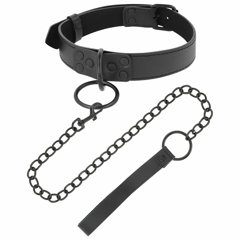 Obroże - Boutique Anelma allowing for a reliable connection to the included black metal chain. The chain itself is finished with a practical lobster clasp for effortless attachment or removal