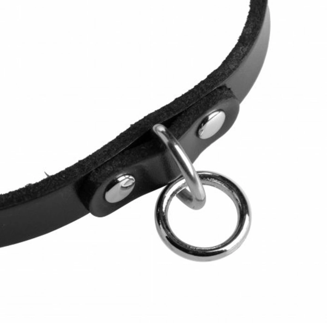 XR Brands skorzana obroża z O-ringiem - Boutique Anelma <b>Discover the sophisticated style and exceptional durability of the Master Series Black Leather Adjustable Choker with Steel O-Ring