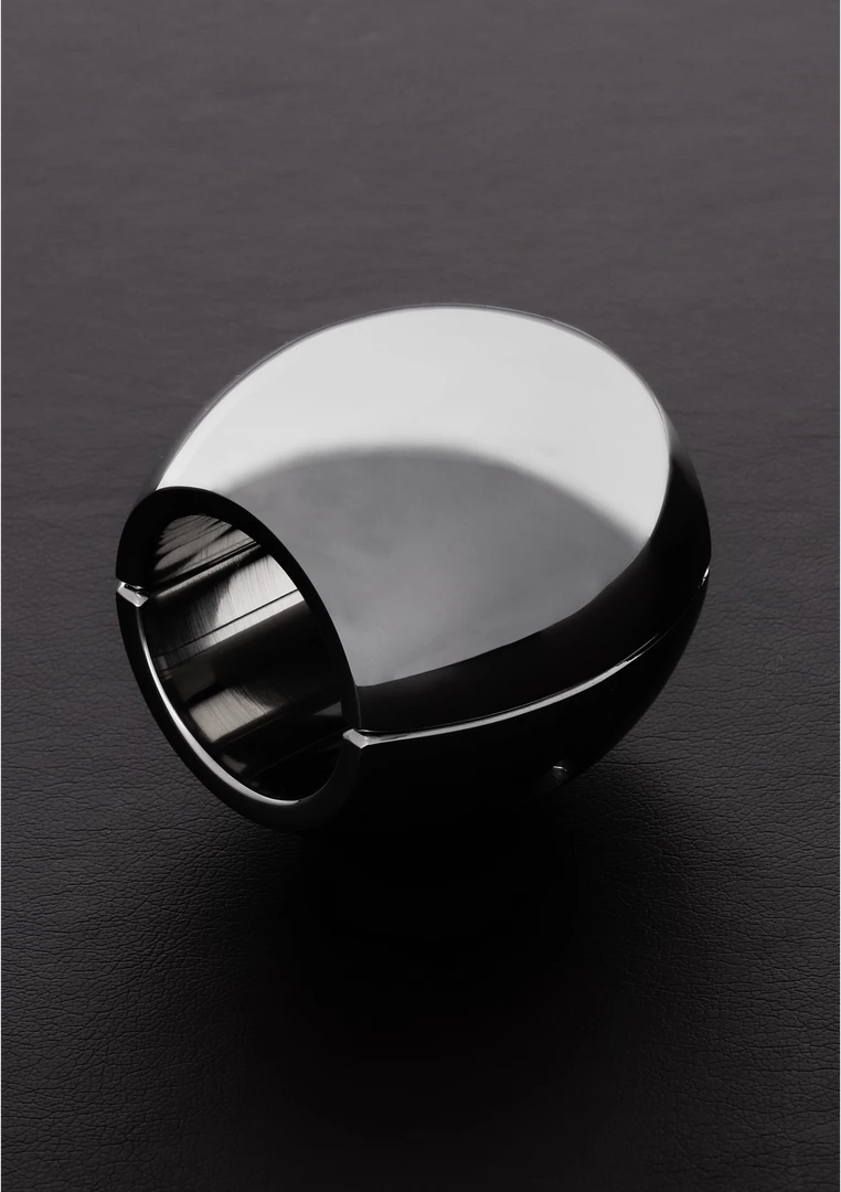 Mister B Oval Stainless Steel Ball Stretcher 1.4" / 3.5 cm Split Ring - Boutique Anelma Mister B Oval Stainless Steel Ball Stretcher 1.4" / 3.5 cm Split Ring