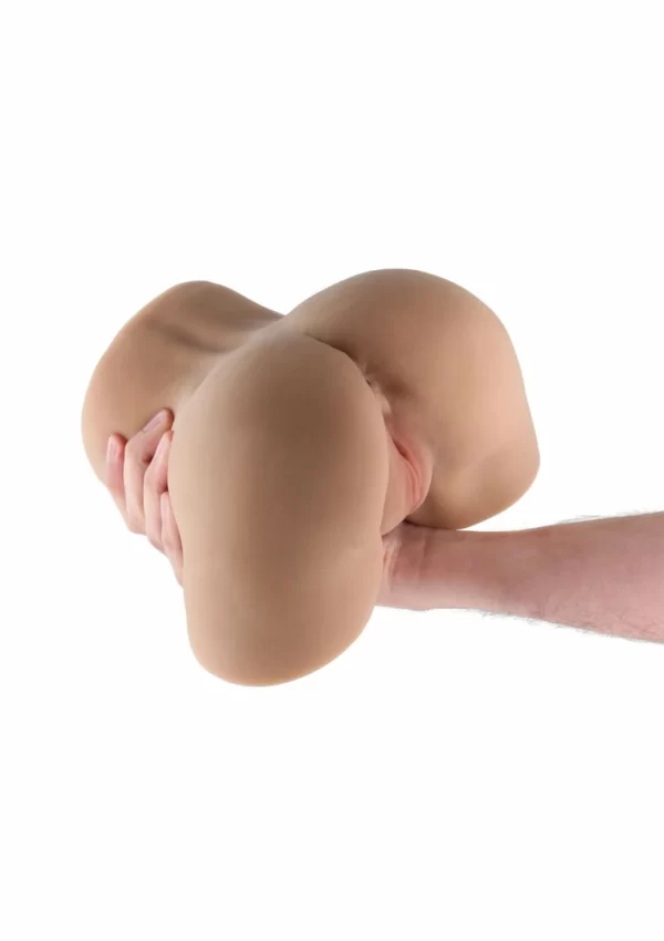 Barely Legal Rosie Intimate Machine Soft TPE Anatomical Sleeve 14cm combines an ergonomic design for comfortable