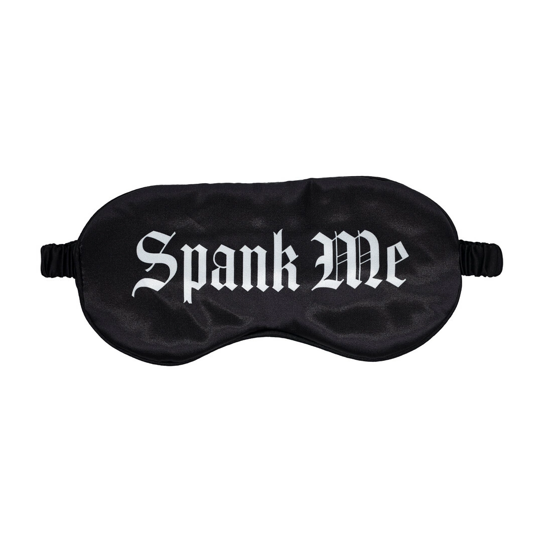 Spank Me Satynowa Maska na Oczy Czarna - Komfortowy Model z Nadrukiem