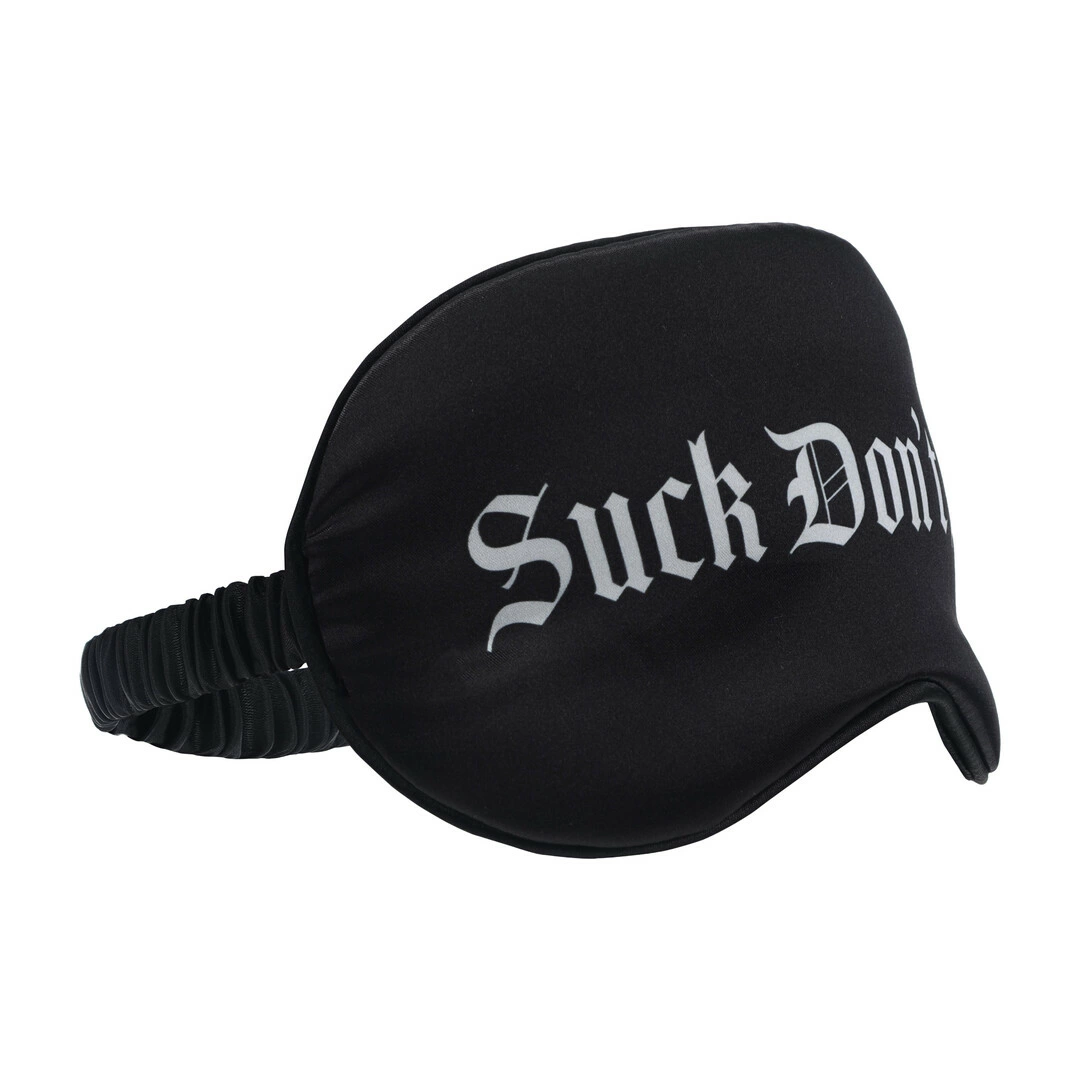 Suck Don't Bite Satynowa Maska na Oczy Czarna - komfortowy model z nadrukiem